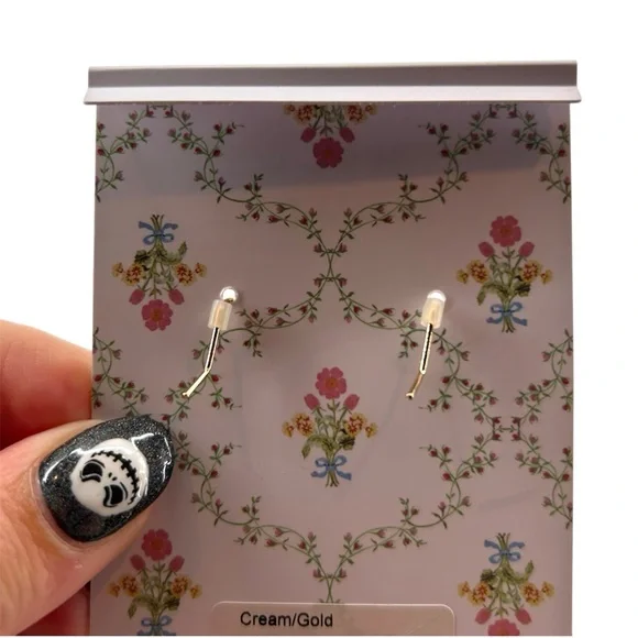 NEW Hill House The Tassel Earrings Pearl Heart in Cream / Gold - Picture 8 of 8